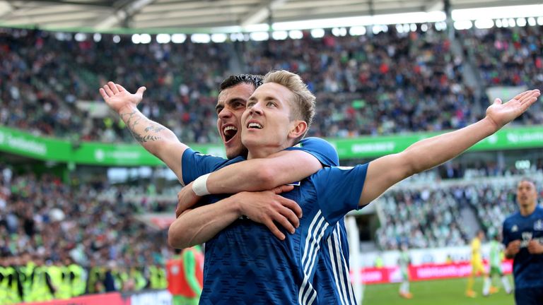 Dank der Treffer von Lewis Holtby darf der Hamburger SV wieder auf die Rettung hoffen.