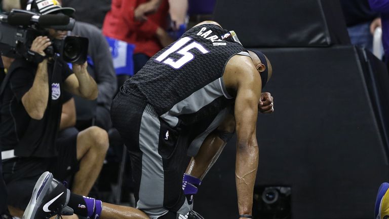 Vince Carter (Sacramento Kings) entschuldigte sich sofort bei McCaw und ist geschockt von der Verletzung seines Gegenspielers.