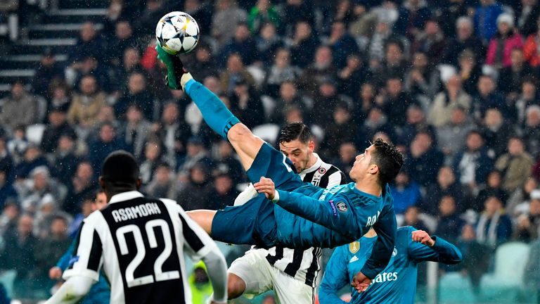 Cristiano Ronaldo erzielt per Fallrückzieher das 2:0 bei Real Madrids 3:0-Sieg im Viertelfinale der Champions League bei Juventus Turin.