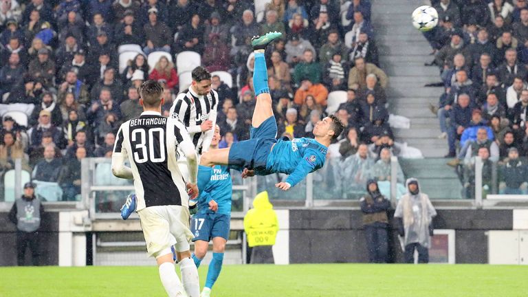 Cristiano Ronaldo trifft per Fallrückzieher gegen Juventus Turin.