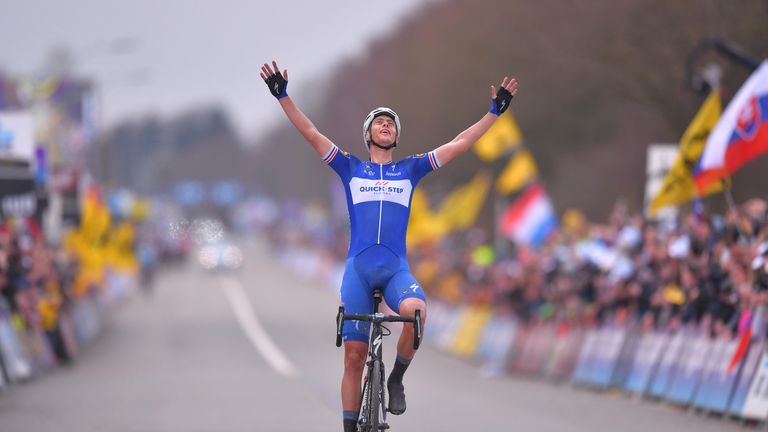 Niki Terpstra triumphiert bei der 102. Flandern-Rundfahrt nach einem grandiosen Soloritt.
