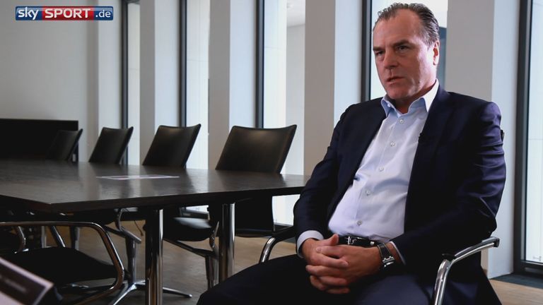 S04-Boss Clemens Tönnies übt scharfe Kritik an den Beratern von Leon Goretzka und Max Meyer.