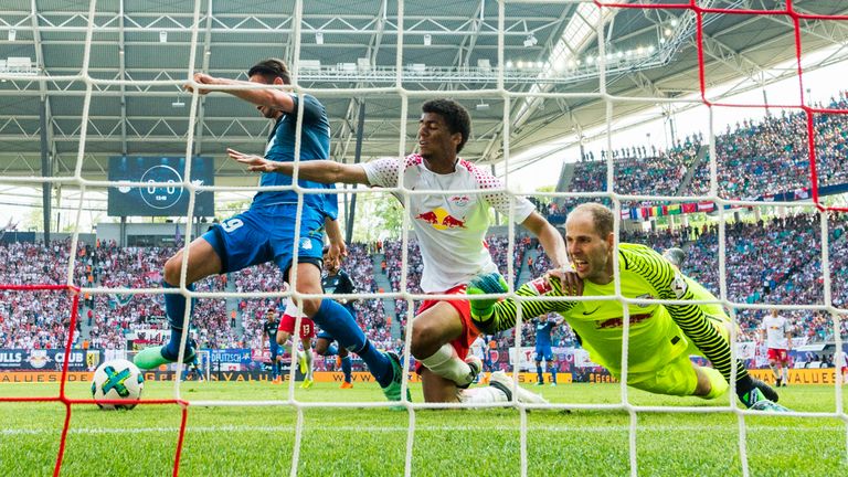 Hoffenheims Mark Uth (l.) schnürt gegen Leipzig einen Doppelpack.