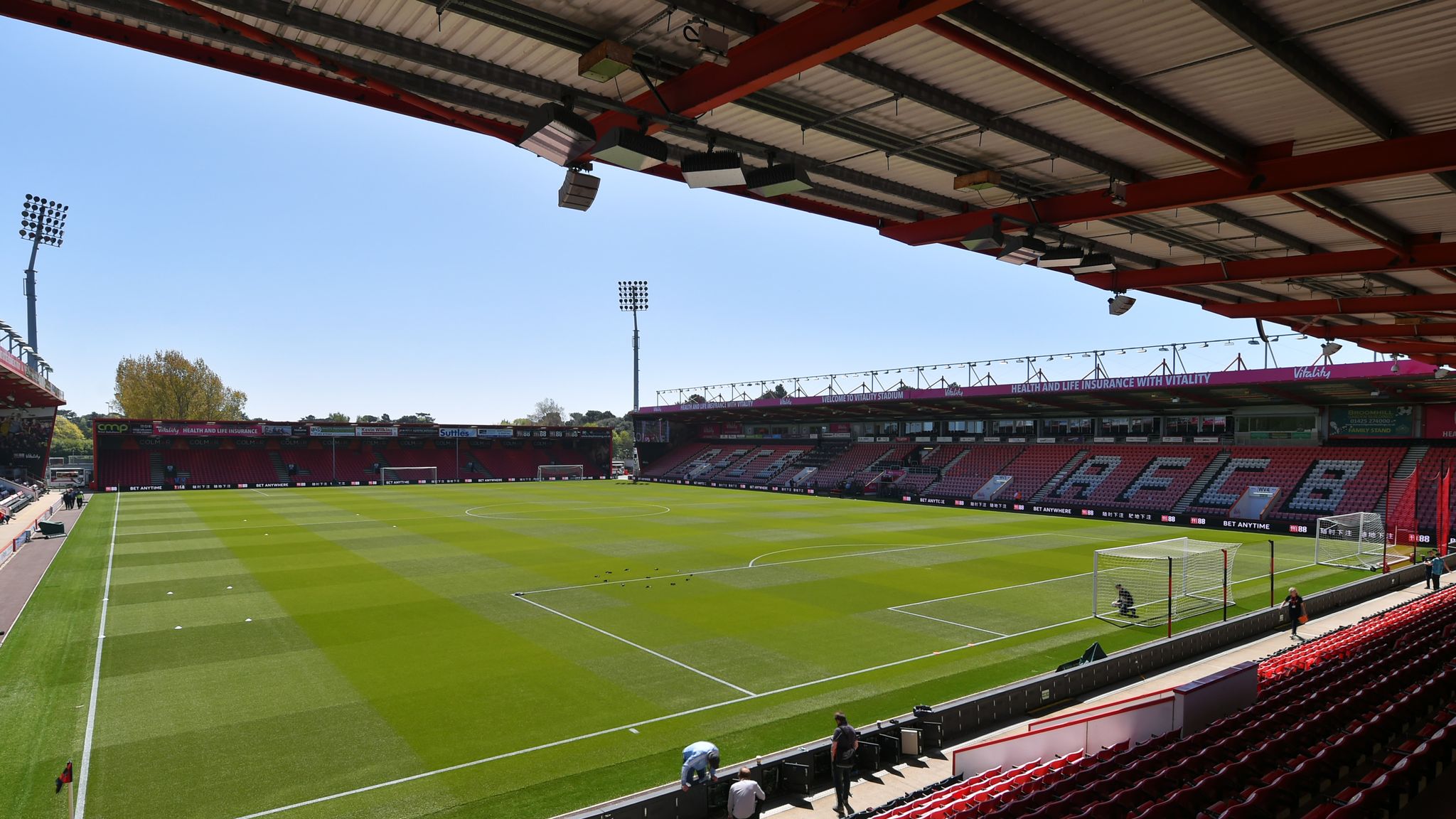 Von wegen Kiel! Das sind die Mini-Stadien in Europas Top-Ligen | Fußball News | Sky Sport