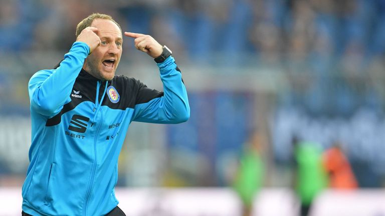 Torsten Lieberknecht kämpft mit Braunschweig gegen den Abstieg aus der zweiten Liga.