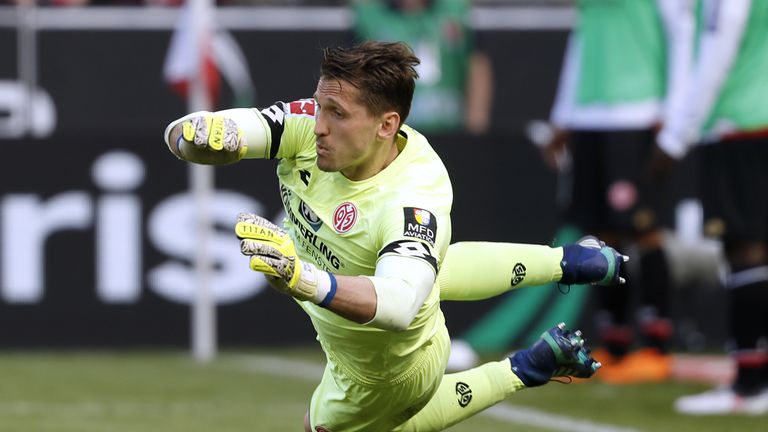 Für Rene Adler ist die Saison vorzeitig beendet.