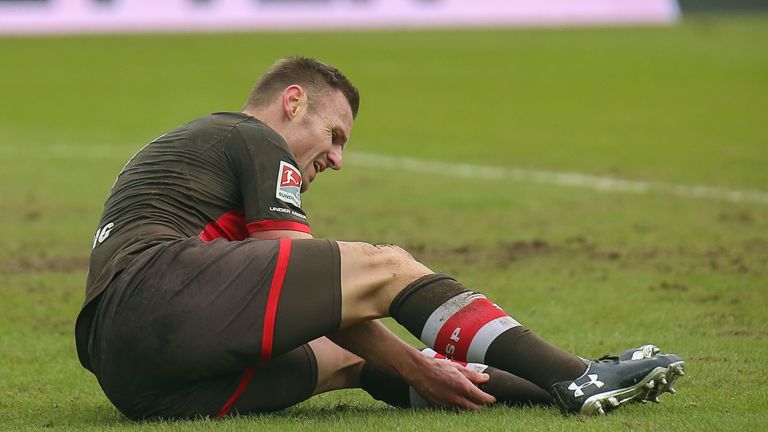 St. Paulis Bernd Nehrig zog sich einen Muskelfaserriss zu und wird mehrere Wochen ausfallen.