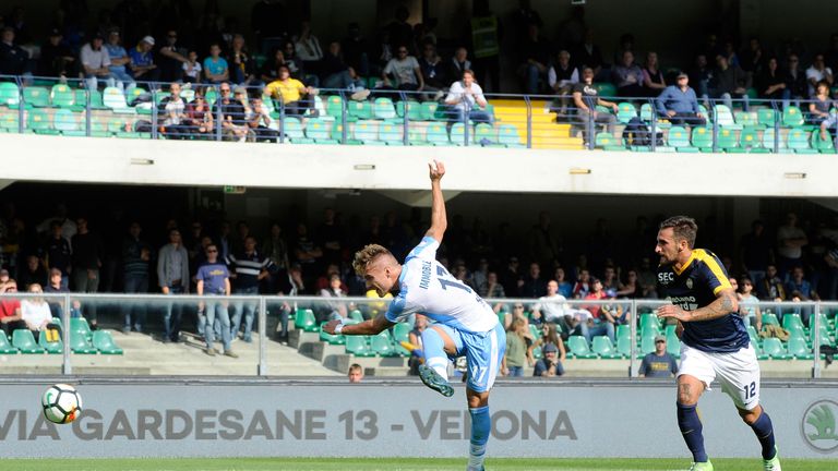 Ciro Immobile (Lazio Rom, Vertrag bis 2022, Marktwert: 45. Mio. Euro)
Der Ex-Dortmunder blüht nach seiner Rückkehr in sein Heimatland wieder auf. In 46 Pflichtspielen kommt er aktuell auf 41 Tore (Stand vor dem letzten Spieltag der Serie A).