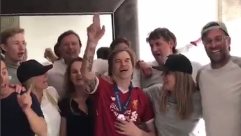 Liverpool-Coach Jürgen Klopp feiert mit Campino & Co. bis in die Morgenstunden. Quelle: instagram.com/dietotenhosen_official