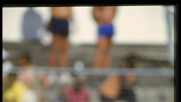 Der englische Cricket-Spieler Jack Russel hat einen besonderen Tick. Er trug seine ganze Karriere hindurch den selben weißen Hut. Doch ...