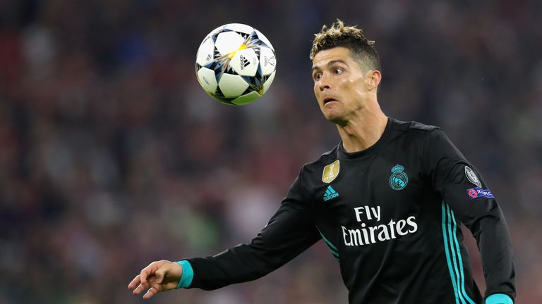 Cristiano Ronaldo beweist seit Jahren seine Qualitäten, was fünf Auszeichnungen zum Weltfußballer unterstreichen. Auch in dieser Champions-League-Saison führt der Portugiese die Torschützenliste der Königsklasse mit 15 Treffern an. 