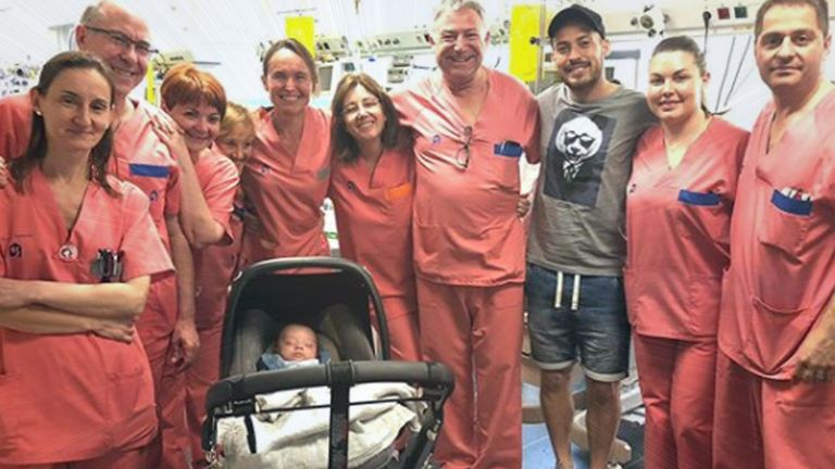 David Silva darf seinen Sohn Mateo endlich mit nach Hause nehmen (Quelle: Insgragram/David Silva).