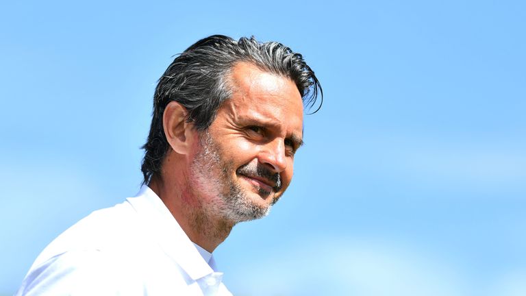 Dirk Schuster darf sich über eine Vertragsverlängerung in seiner zweiten Amtszeit in Darmstadt freuen.