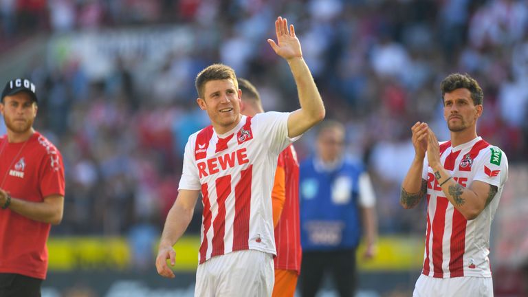 Kölns Dominique Heintz tritt den Weg in die 2. Bundesliga nicht mit an. Stattdessen wechselt er zum SC Freiburg und spielt auch in der Saison 2018/19 in der höchsten deutschen Spielklasse.