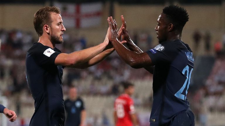 England fährt das krasse Gegenprogramm: Alle Nationalspieler – von Kane bis Welbeck - sind in der Premier League Zuhause. Kein Wunder, die Bezahlung lässt sich sehen ...