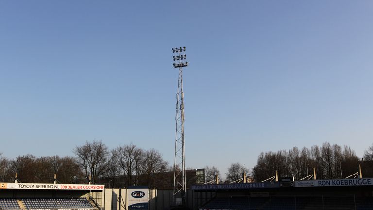 Van Donge & De Roo Stadion - Woudestein: So heißt die Heimstätte von Excelsior Rotterdam. Gerademal 4400 Fans können hier die Derbys gegen Feyenoord sehen.