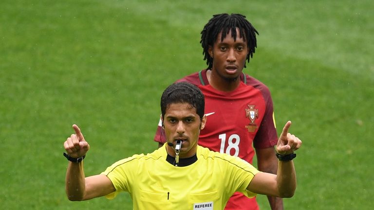 Fahad al-Mirdasi sollte auch bei der WM pfeifen.