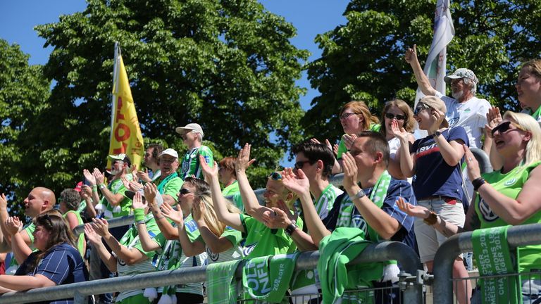 Der VfL Wolfsburg hat etwa 21.500 Mitglieder (Stand Juni 2016,  Quelle: transfermarkt.de).