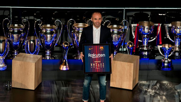 In 22 Jahren beim FC Barcelona hat Iniesta insgesamt 32 Vereinstitel gesammelt - eine unglaubliche Zahl, die die große Karriere des Mittelfeldspielers unterstreicht. 