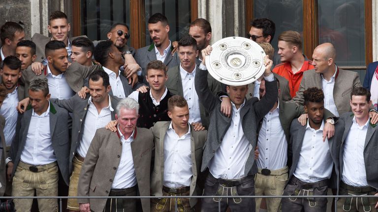 Der FC Bayern feiert auf dem Marienplatz seine 28. Meisterschaft