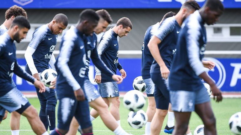 Ansonsten hoch im Kurs: Spanien (6), u.a. Griezmann/Dembele und England (5), u.a. Giroud/Pogba.