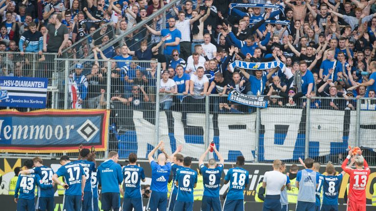 Die Fans des Hamburger SV stehen hinter ihrer Mannschaft. Aber auch nach dem möglichen Super-GAU?