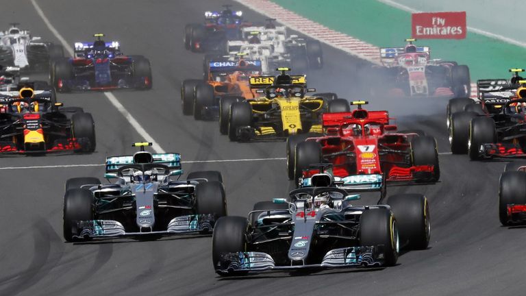 Lewis Hamilton dominiert den Grand Prix von Barcelona vom Start weg.