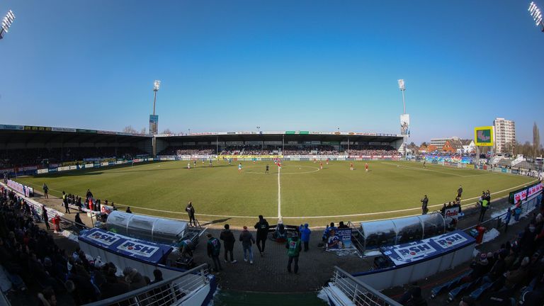 Das Holstein-Stadion in Kiel ist nach den Anforderungen der DFL zu klein für die  Bundesliga.