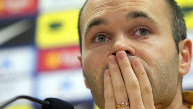 Bei Iniestas Abschieds-Interview kommt es zu einem Zwischenfall mit Verletzten.