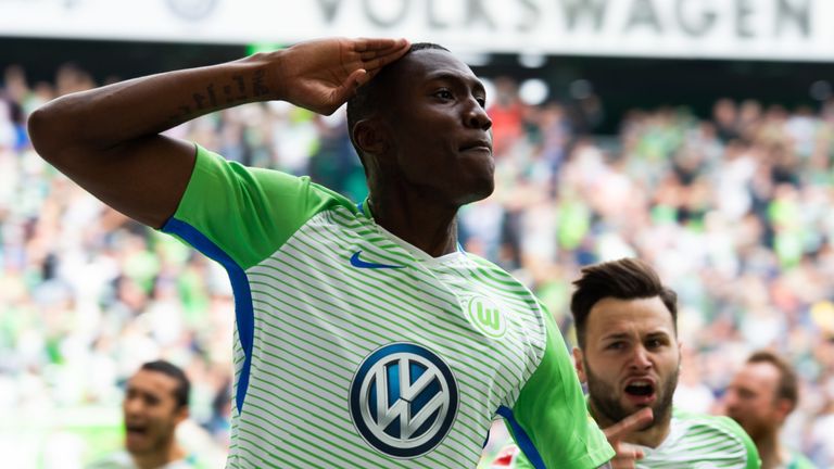 Josuha Guilavogui bringt den VfL Wolfsburg gegen den 1. FC Köln in Führung.