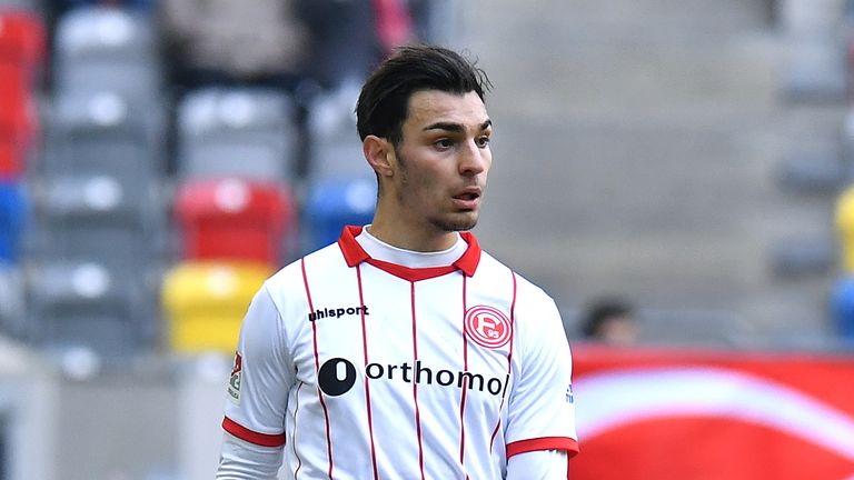 Kaan Ayhan verlängert seinen Vertrag bei Fortuna Düsseldorf bis 2021.
