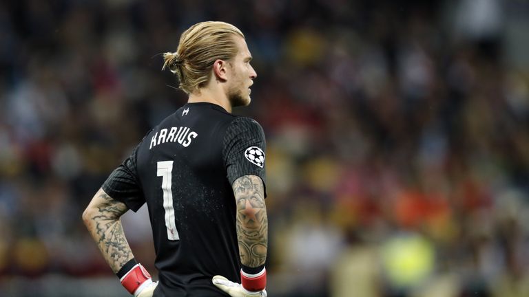 ... kann der deutsche Torhüter seinen Fehler nicht fassen. Kurz darauf dann aber die Erleichterung.