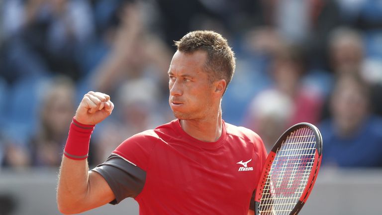 Philipp Kohlschreiber zieht nach einem Dreisatz-Erfolg gegen Bautista Agut ins Achtelfinale von Madrid ein.