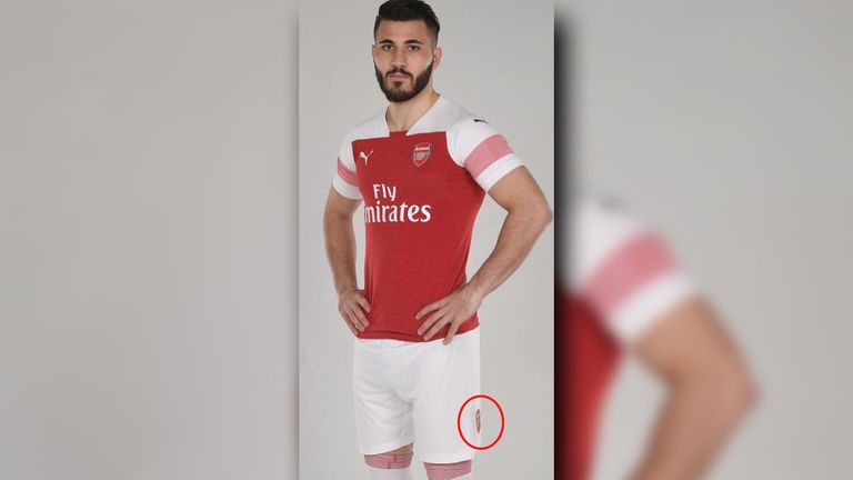 Sead Kolasinac trägt die Hose bei einem Fotoshooting verkehrt herum. (Quelle Bild: instagram.com/seadk6)