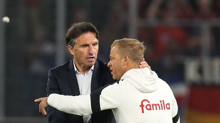 Bruno Labbadia und Markus Anfang diskutierten nach Abpfiff heftig.