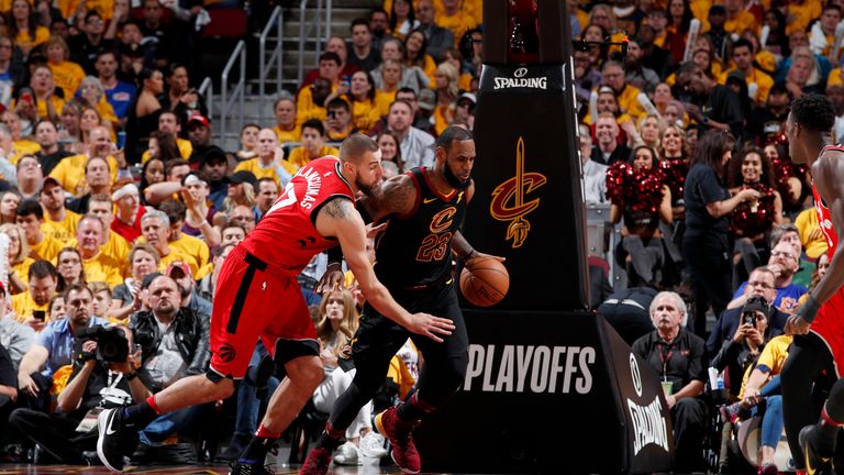 LeBron James erzielt 29 Punkte gegen die Raptors.