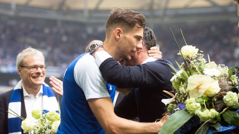 Leon Goretzka verlässt den FC Schalke 04 und schließt sich im Sommer dem FC Bayern München an. Der 23-Jährige bindet sich bis 2022 an den deutschen Rekordmeister.