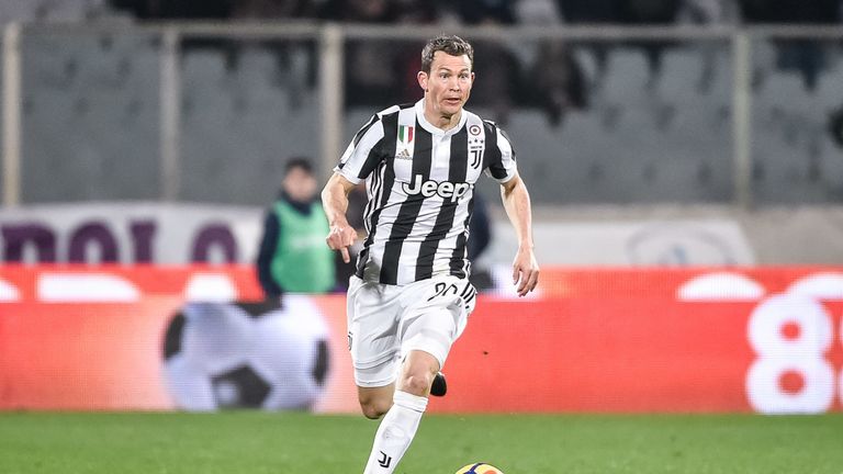 Stephan Lichtsteiner wechselt offenbar zum BVB.