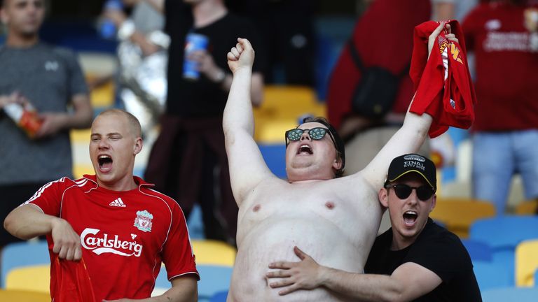 Was dieser Fan wohl erst machen wird, wenn Liverpool den Henkelpott holen sollte. Nicht auszudenken ...