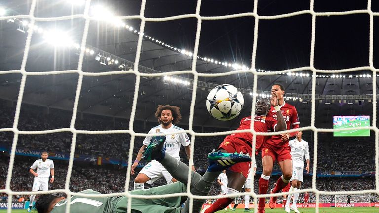 Sadio Mane erzielt nach einem Eckball postwendend den Ausgleich.