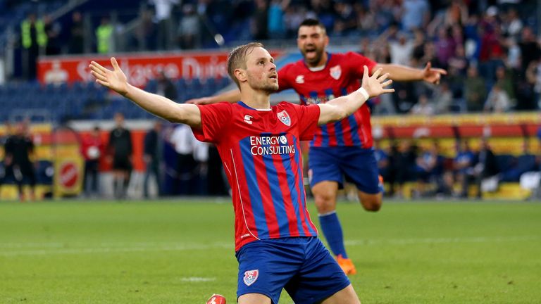 Sein Tor reicht: Beister feiert vor den eigenen Fans.