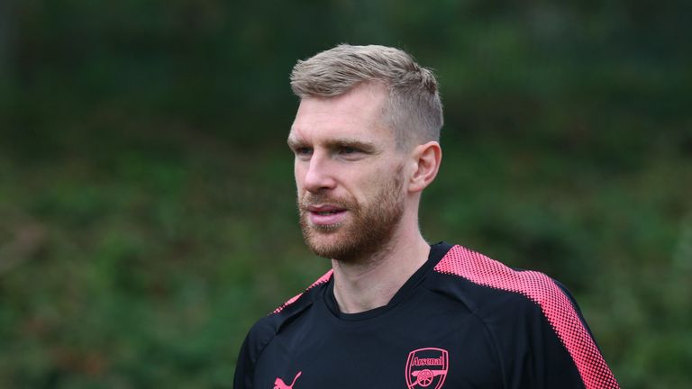 Per Mertesacker sorgt sich um die jungen Fußballer.