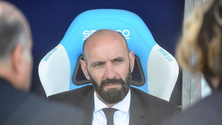 Roma-Sportdirektor Monchi fühlt sich um den Final-Einzug betrogen.