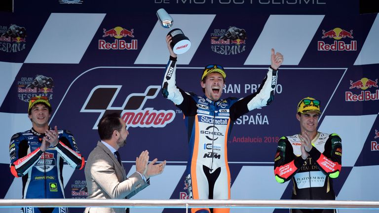 Der Ainringer Philipp Öttl feiert seinen ersten Grand-Prix-Sieg in Jerez/Spanien.