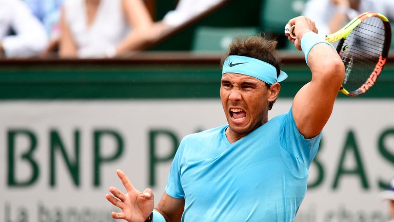 Rafael Nadal gewinnt sein Auftaktspiel der French Open gegen Simone Bolelli in drei Sätzen. 
