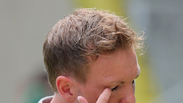 Julian Nagelsmann reagiert nach dem Erreichen von Platz drei emotional.