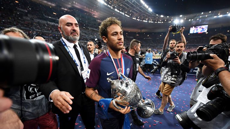 Neymar sorgt mit einem Tweet für Aufsehen.