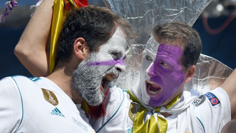 Auch die Fans der Königlichen sind schon in bester Stimmung.