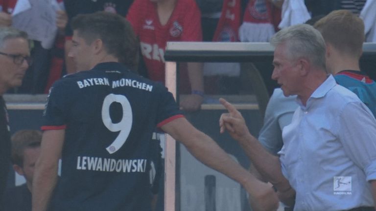 Lewandowski verweigert den Handschlag mit Heynckes - das gefällt dem Trainer überhaupt nicht. 