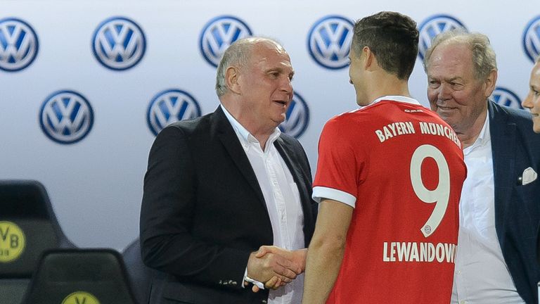 Die Bayern-Bosse um Uli Hoeneß werden sich mit dem Wechselwunsch von Robert Lewandowski in nächster Zeit beschäftigen müssen.